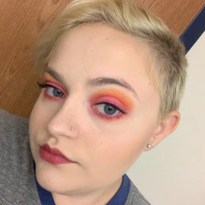 Meet your Posher, Caitlyn